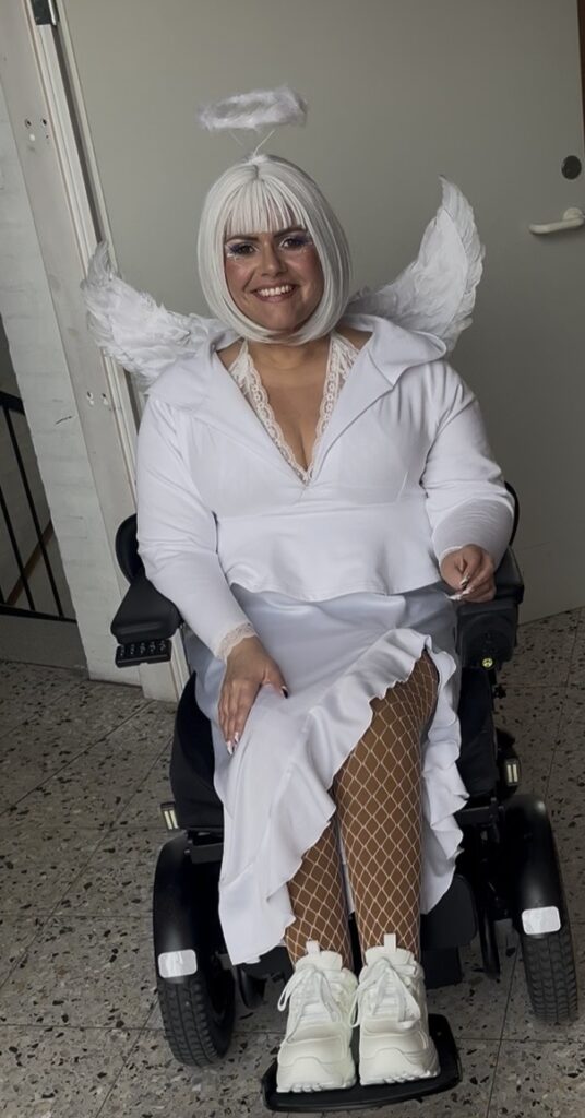 NÅR TØJ BLIVER ET UNIKT KUNSTVÆRK 1 | individuelt tilrettet tøj individuelt tilrettet tøj | NÅR TØJ BLIVER ET UNIKT KUNSTVÆRK | Huset Venture | En socialøkonomisk virksomhed